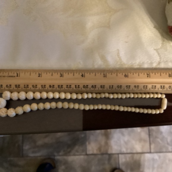 Vintage 20s Graduated Hand-Carved (probably faux) Ivory Bead Necklace (read all) - Picture 6 of 7